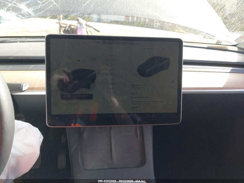 2024 Tesla Model Y Long Range Dual Motor All-Wheel Drive VIN: 7SAYGDEE7RA301616 Lot: 43252088