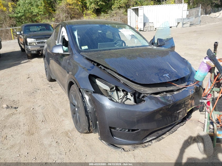 2024 Tesla Model Y Long Range Dual Motor All-Wheel Drive VIN: 7SAYGDEE7RA301616 Lot: 43252088