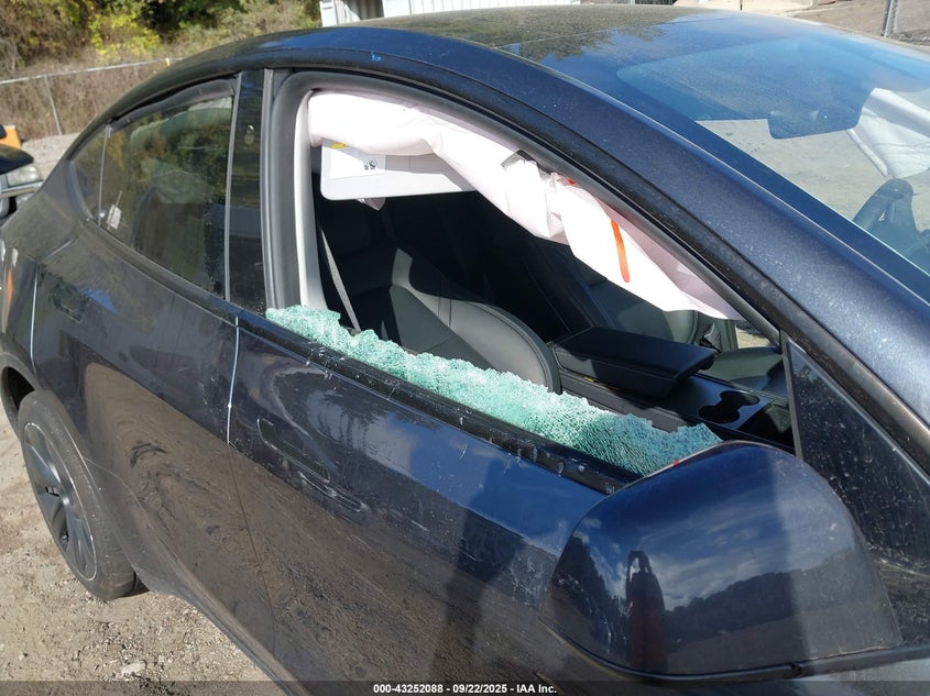 2024 Tesla Model Y Long Range Dual Motor All-Wheel Drive VIN: 7SAYGDEE7RA301616 Lot: 43252088