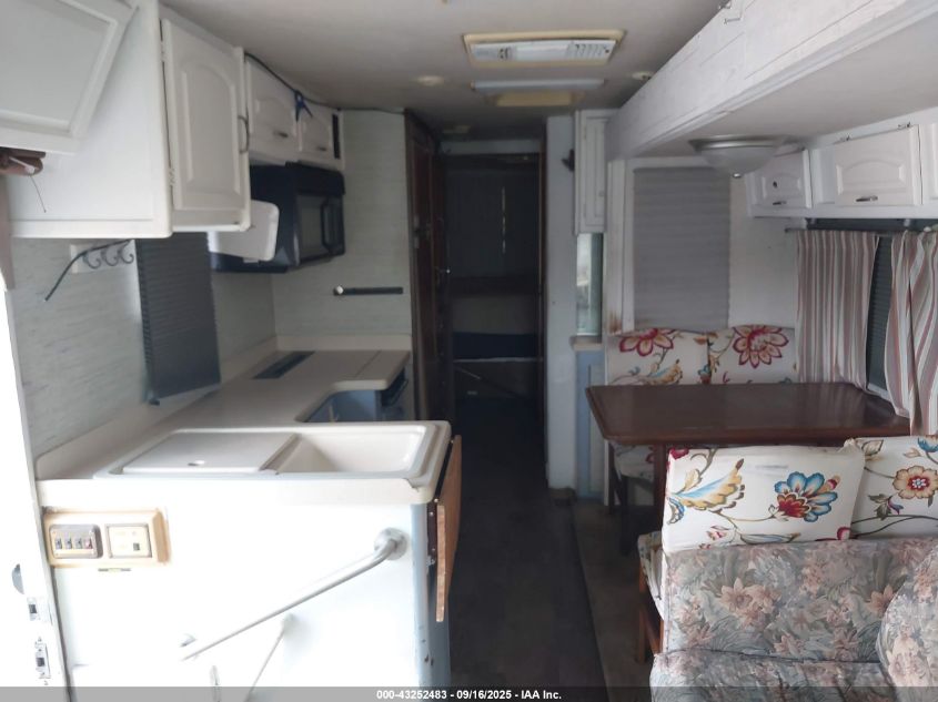 1996 Chevrolet P30 VIN: 1GBLP37J2T3317424 Lot: 43252483