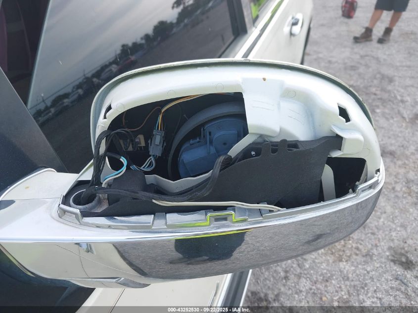 2009 Cadillac Escalade Esv Standard VIN: 1GYFC26209R258799 Lot: 43252530