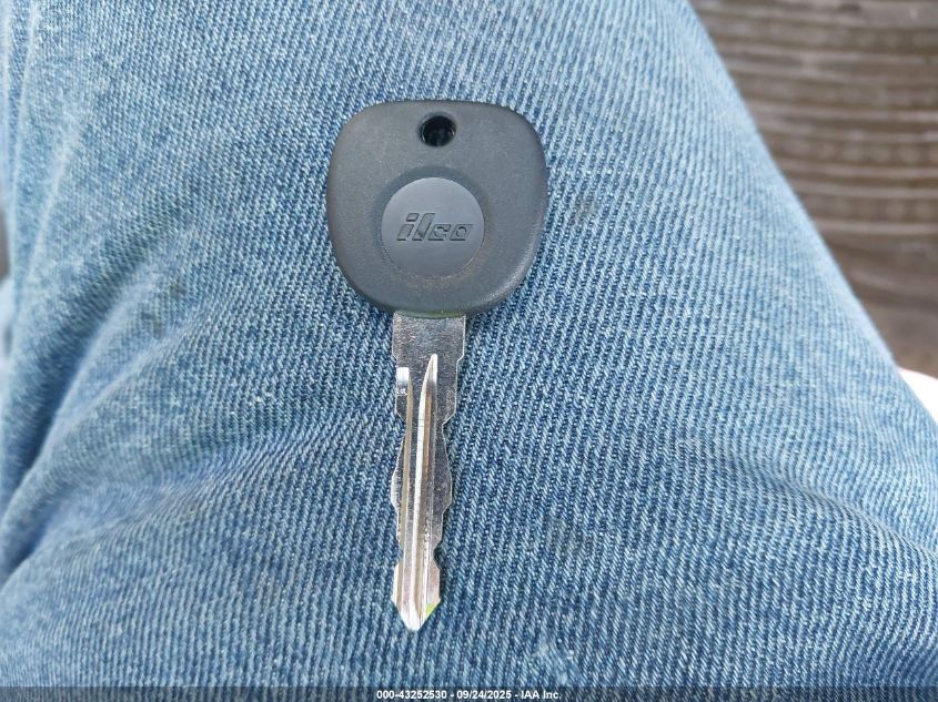 2009 Cadillac Escalade Esv Standard VIN: 1GYFC26209R258799 Lot: 43252530