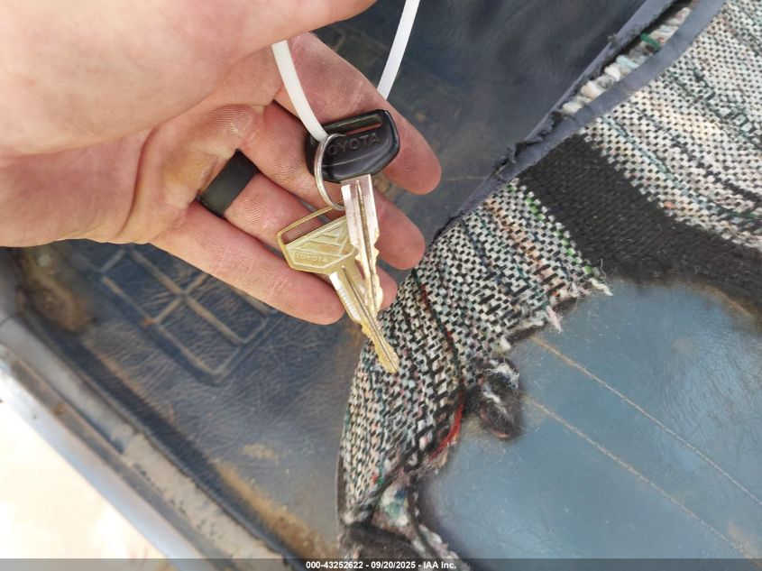 1990 Toyota Pickup 1/2 Ton Short Wheelbase VIN: JT4RN81R0L5082033 Lot: 43252622