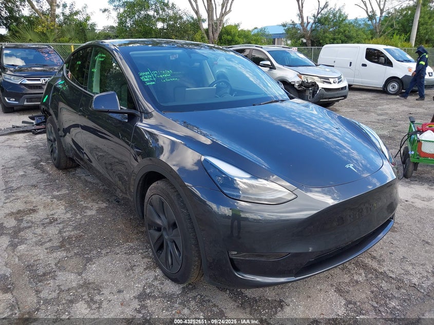 TESLA MODEL Y LONG RANGE DUAL MOTOR ALL-WHEEL DRIVE
