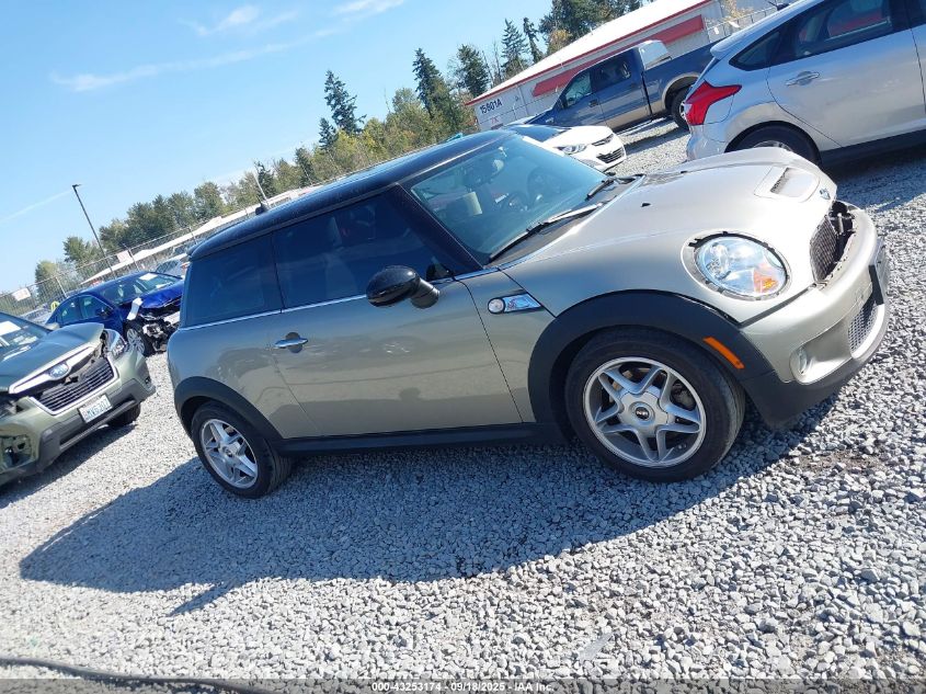2009 Mini Cooper S VIN: WMWMF735X9TW84760 Lot: 43253174