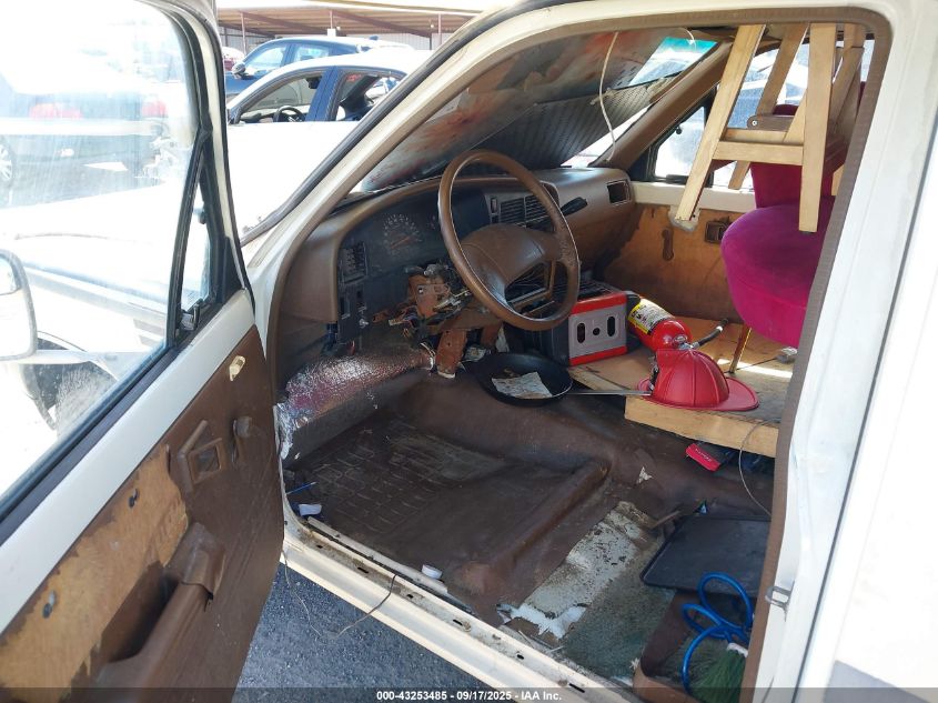 1990 Toyota Pickup Cab Chassis Super Long Wb VIN: JT5VN94T2L0011775 Lot: 43253485