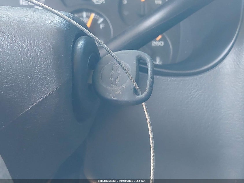 2005 Chevrolet Silverado 1500 Z71 VIN: 2GCEK13T551236098 Lot: 43253566