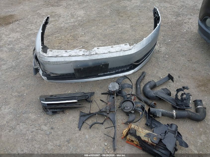 2015 Volkswagen Passat 1.8T Limited Edition VIN: 1VWAT7A34FC082770 Lot: 43253587