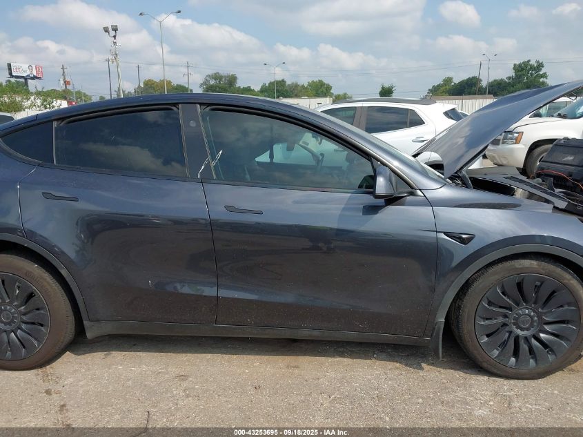 2024 Tesla Model Y Long Range Dual Motor All-Wheel Drive VIN: 7SAYGDEEXRA239824 Lot: 43253695