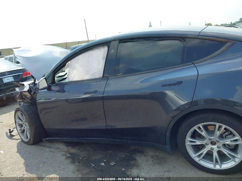 2024 Tesla Model Y Long Range Dual Motor All-Wheel Drive VIN: 7SAYGDEEXRA239824 Lot: 43253695