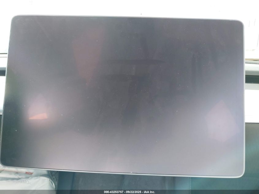 2022 Tesla Model Y Performance Dual Motor All-Wheel Drive VIN: 7SAYGDEF1NF404813 Lot: 43253757