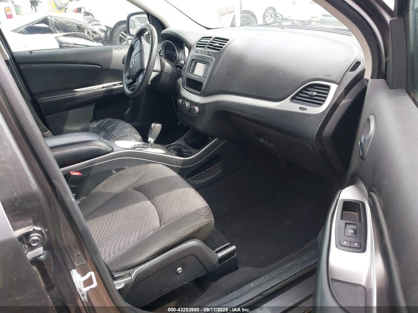 2014 DODGE JOURNEY auction photo 5