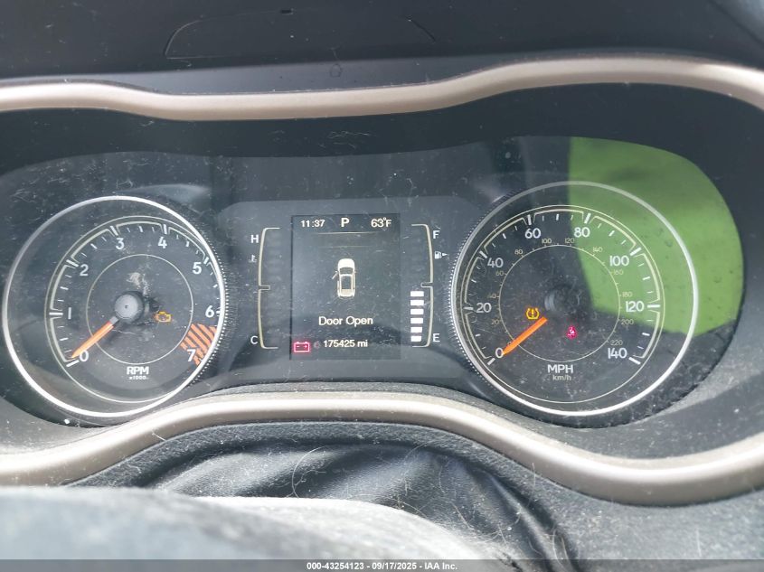 2015 Jeep Cherokee Latitude VIN: 1C4PJMCB9FW773104 Lot: 43254123