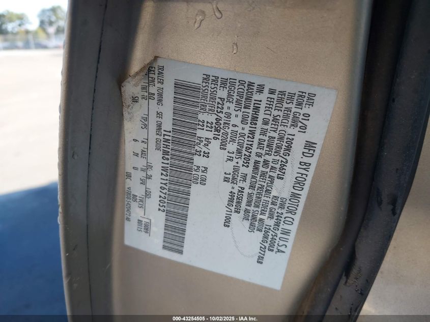 2001 Lincoln Town Car Executive VIN: 1LNHM81W21Y672052 Lot: 43254505