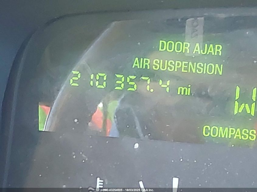 2001 Lincoln Town Car Executive VIN: 1LNHM81W21Y672052 Lot: 43254505