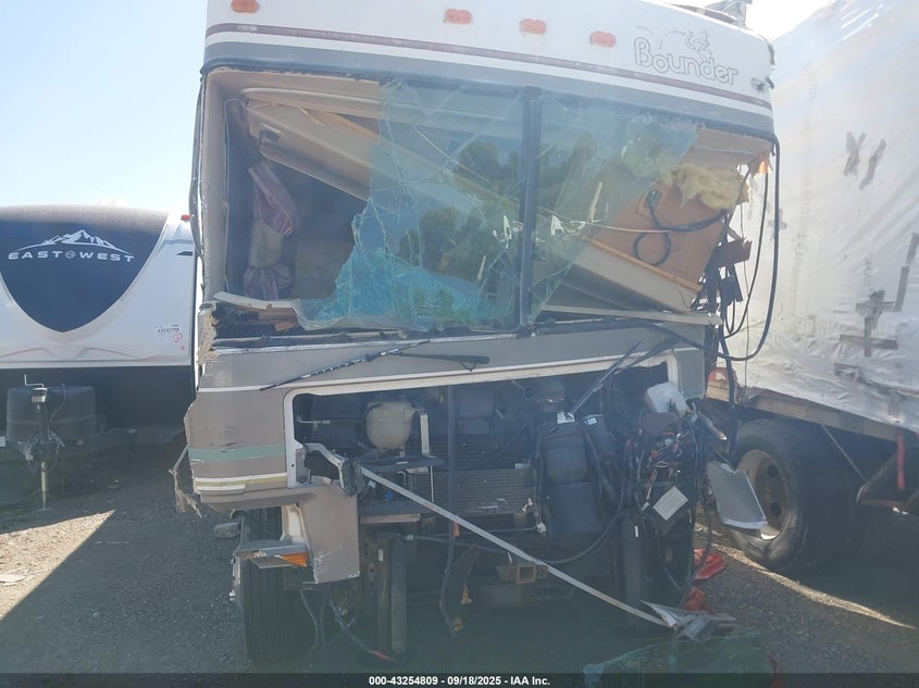 2000 Ford 550 Super Duty Stripped Chass VIN: 3FCNF53S3YJA07162 Lot: 43254809