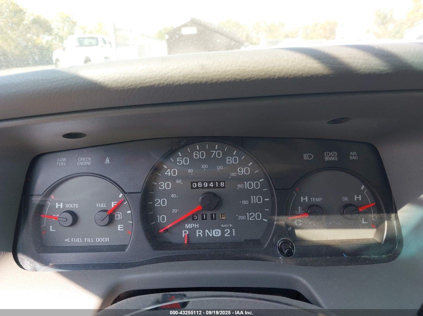 2005 Mercury Grand Marquis Gs VIN: 2MEFM74W35X636098 Lot: 43255112