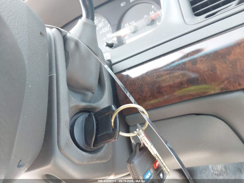 2005 Mercury Grand Marquis Gs VIN: 2MEFM74W35X636098 Lot: 43255112