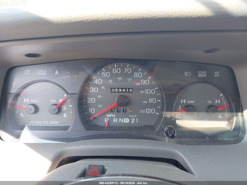 2005 Mercury Grand Marquis Gs VIN: 2MEFM74W35X636098 Lot: 43255112