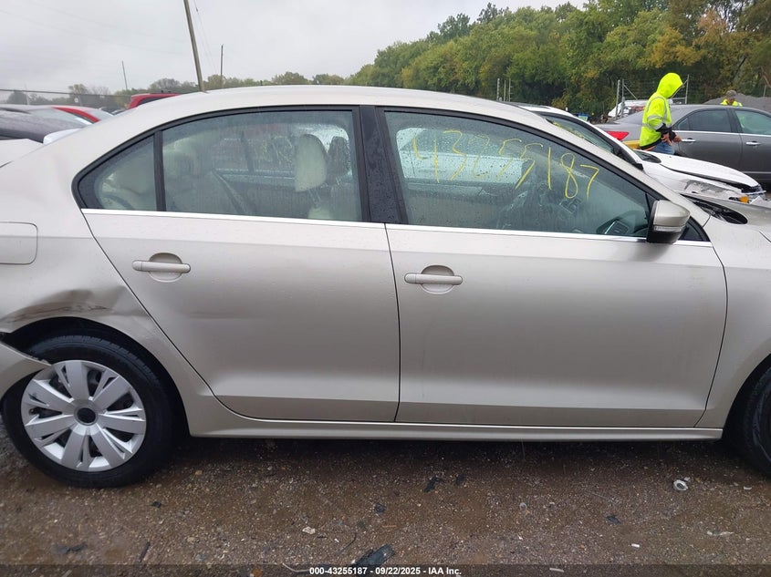 2013 VOLKSWAGEN JETTA 2.5L SE - 3VWDP7AJ8DM301046