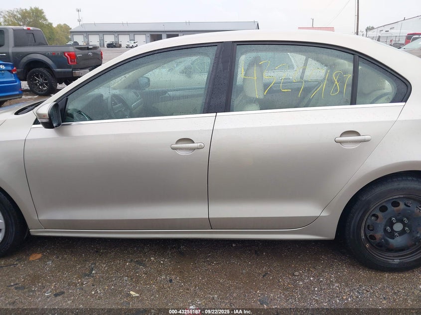 2013 VOLKSWAGEN JETTA 2.5L SE - 3VWDP7AJ8DM301046