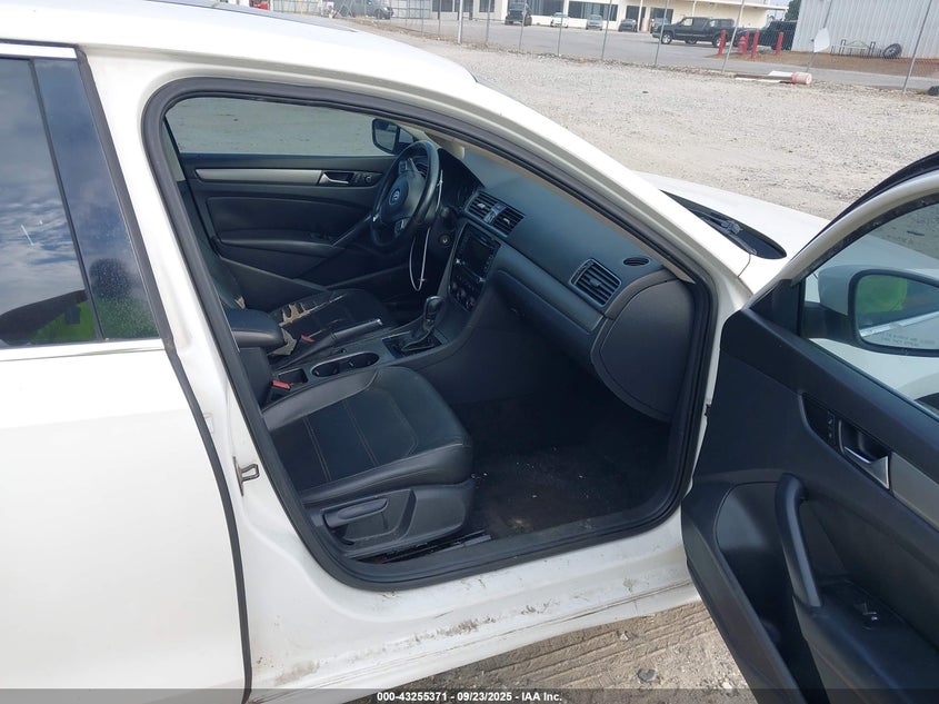 2014 VOLKSWAGEN PASSAT 2.5L SE - 1VWBH7A31EC011904
