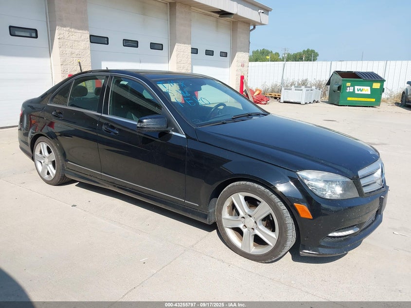 MERCEDES-BENZ C-CLASS LUXURY/SPORT