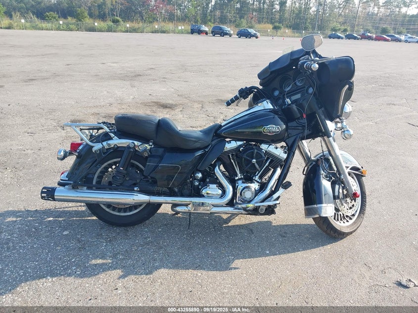 2011 Harley-Davidson Flhtcu VIN: 1HD1FC412BB672641 Lot: 43255890