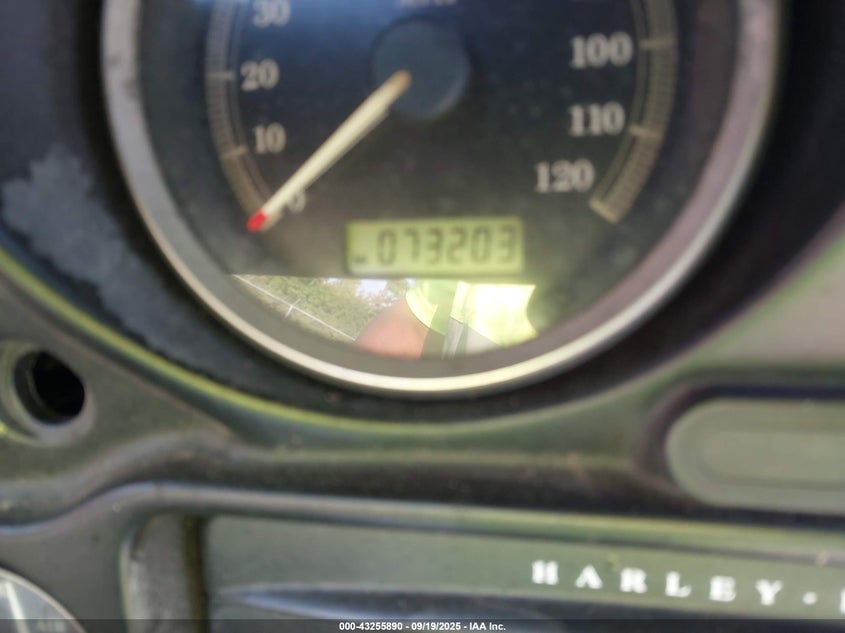 2011 Harley-Davidson Flhtcu VIN: 1HD1FC412BB672641 Lot: 43255890