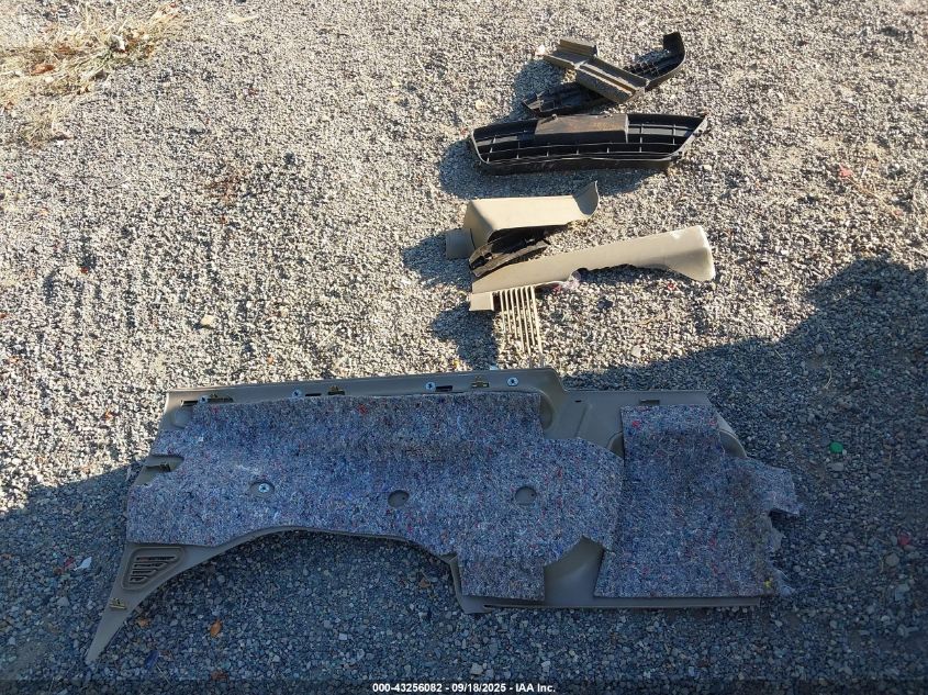 2002 Chevrolet Express Lt VIN: 1GNFG65R221141060 Lot: 43256082