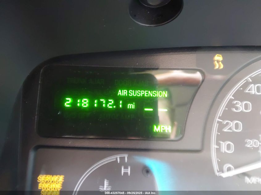 2003 Lincoln Town Car Signature VIN: 1LNHM82W73Y686949 Lot: 43257045