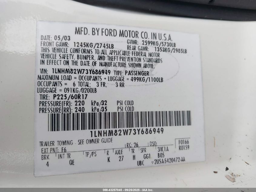 2003 Lincoln Town Car Signature VIN: 1LNHM82W73Y686949 Lot: 43257045