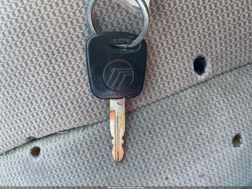 2000 Mercury Grand Marquis Gs VIN: 2MEFM74W4YX701867 Lot: 43257102