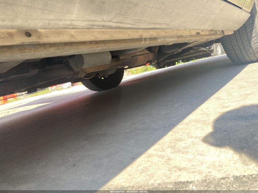 2000 Mercury Grand Marquis Gs VIN: 2MEFM74W4YX701867 Lot: 43257102