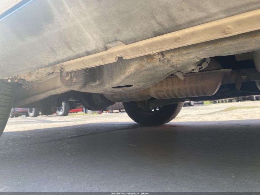 2000 Mercury Grand Marquis Gs VIN: 2MEFM74W4YX701867 Lot: 43257102