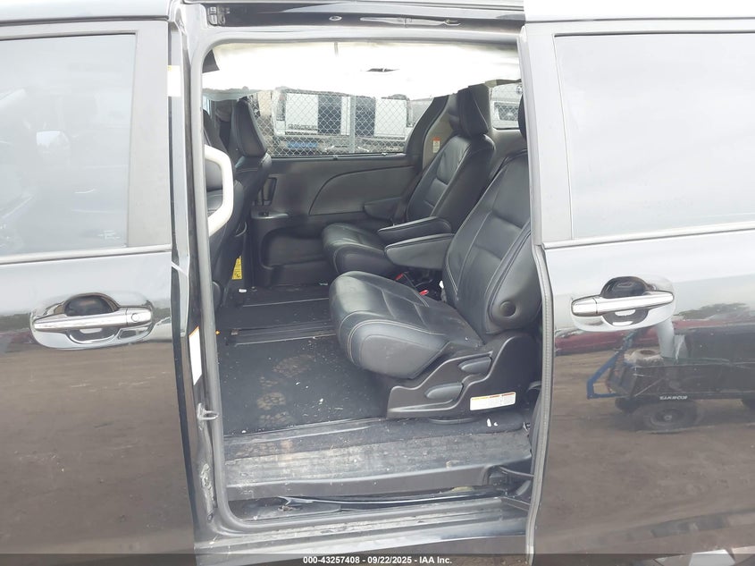 2015 Toyota Sienna Se 8 Passenger VIN: 5TDXK3DCXFS528987 Lot: 43257408