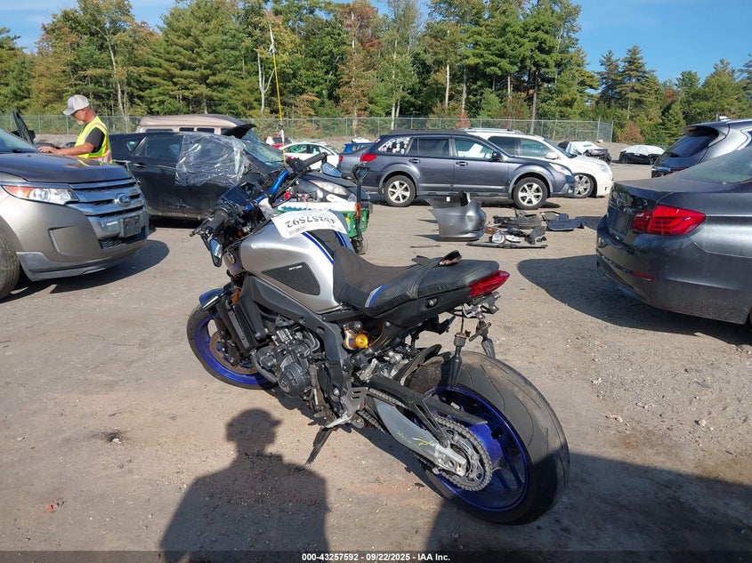 2023 Yamaha Mt09 D silver null gasoline JYARN72E6PA001096 photo #4