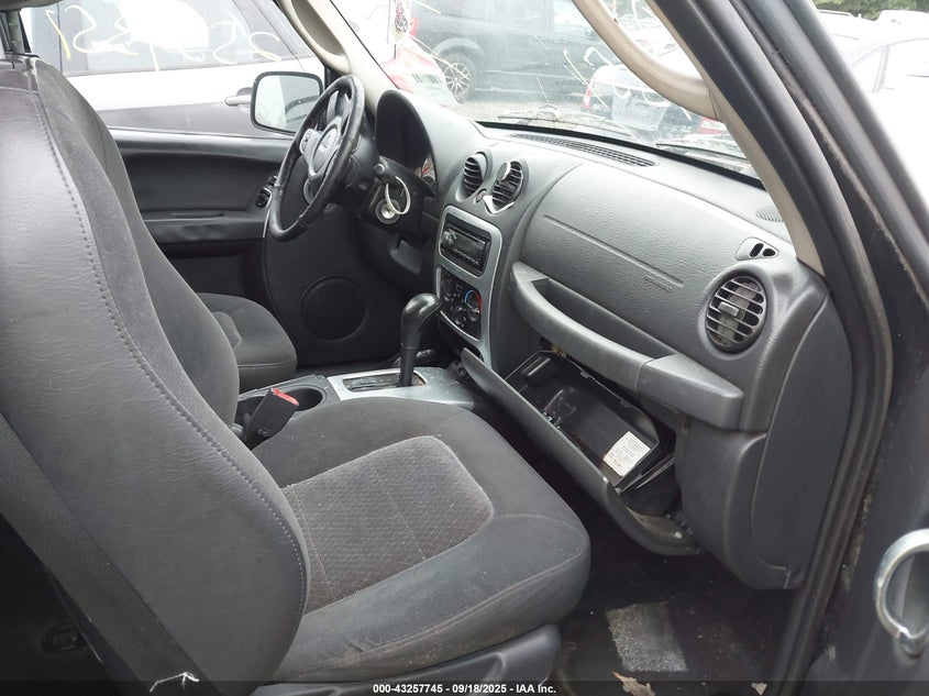 1J4GL58K64W187394 2004 JEEP LIBERTY (NORTH AMERICA) photo no. 5