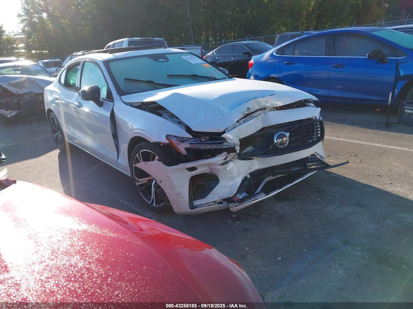 VOLVO S60 B5 PLUS DARK THEME