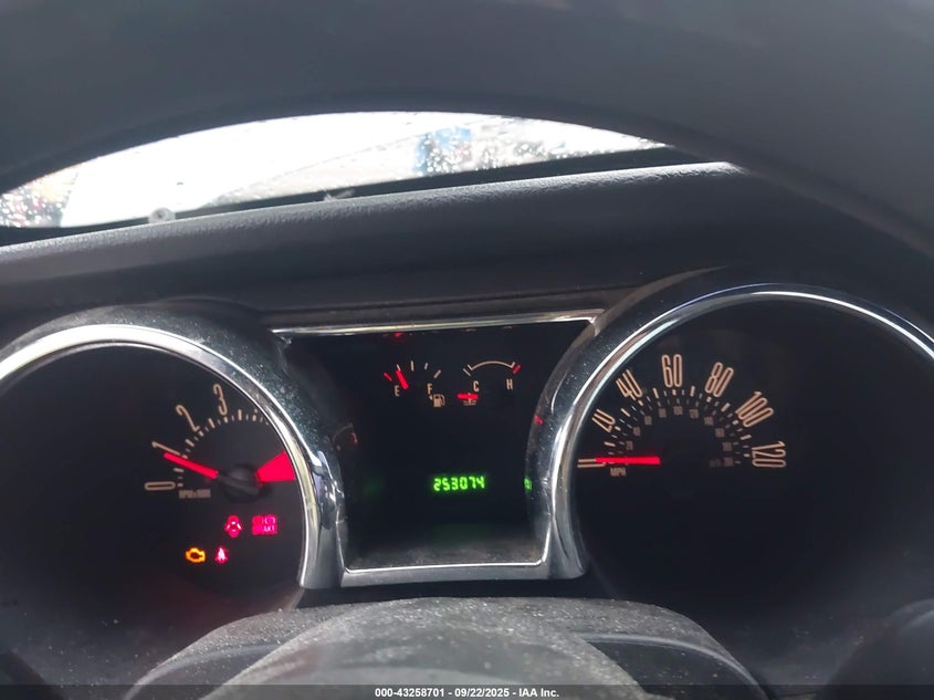 2005 Ford Mustang VIN: 1ZVFT80N055108069 Lot: 43258701