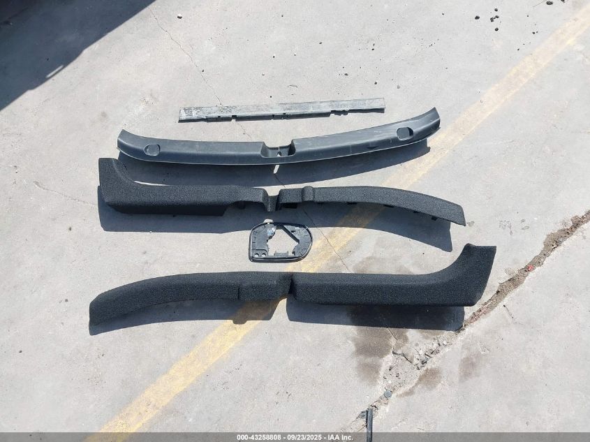 2024 Tesla Model Y Long Range Dual Motor All-Wheel Drive VIN: 7SAYGDEE5RA333769 Lot: 43258808