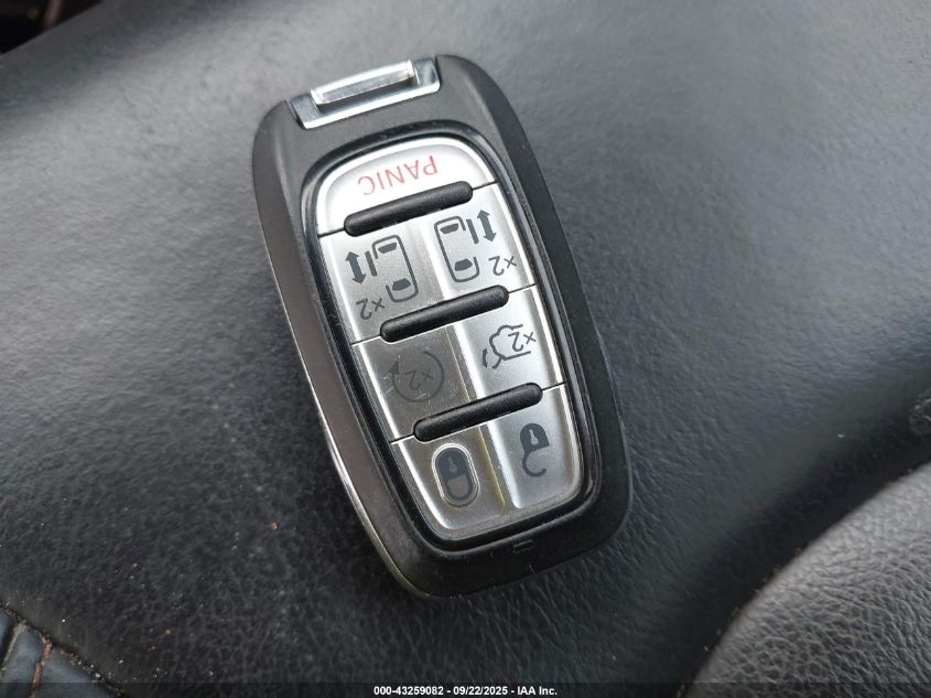 2017 Chrysler Pacifica Touring-L VIN: 2C4RC1BG0HR753012 Lot: 43259082