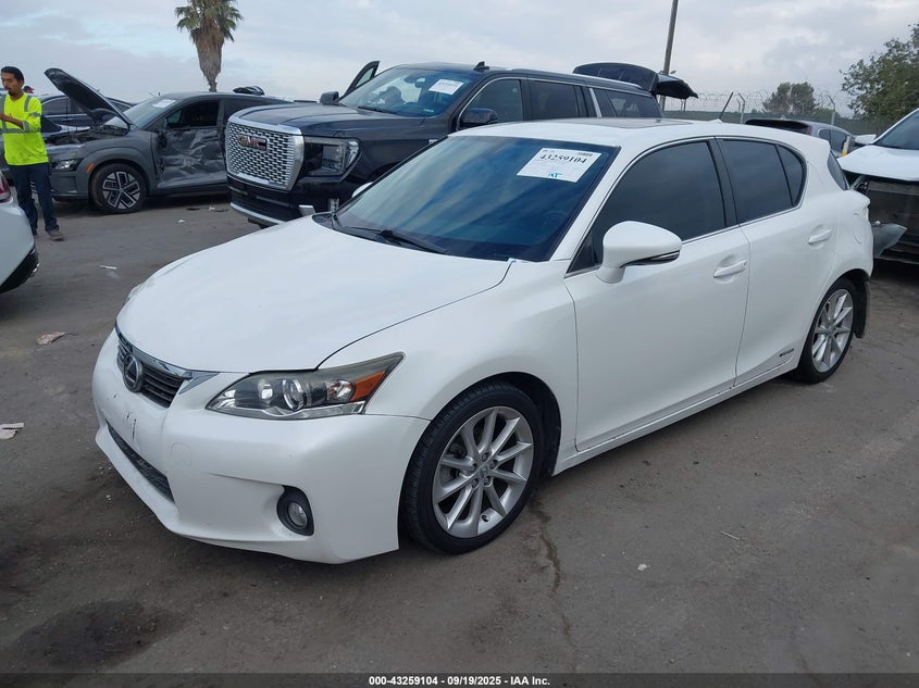 Vin: jthkd5bh7d2173293, lot: 43753672, lexus ct 200h 20132