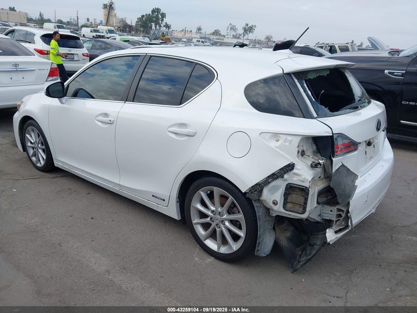 Vin: jthkd5bh7d2173293, lot: 43753672, lexus ct 200h 20133