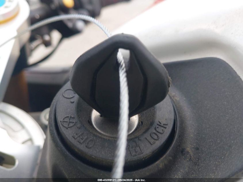 2025 Ducati Panigale V2 VIN: ZDMHAATW4SB015523 Lot: 43259121