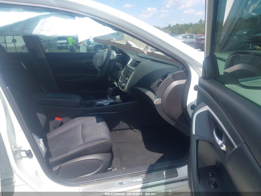 2017 NISSAN ALTIMA auction photo 5