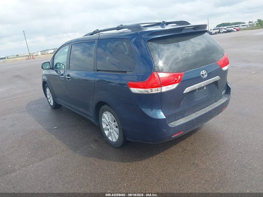 5TDDK3DC2BS029470 2011 TOYOTA SIENNA photo no. 3