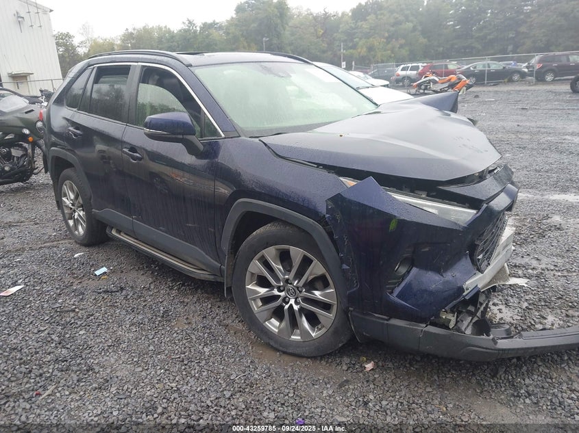 2019 TOYOTA RAV4 XLE PREMIUM - JTMA1RFV3KD006797