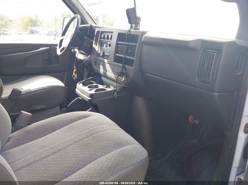 1GCWGFCA2B1127715 2011 CHEVROLET EXPRESS photo no. 5