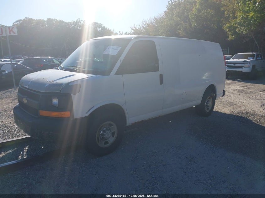 1GCWGFCA2B1127715 2011 CHEVROLET EXPRESS photo no. 2